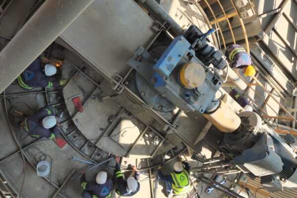 Dynamic Separator Guide Vanes in Cement Mill-7 Dynamic Separator Guide Vanes in Cement Mill